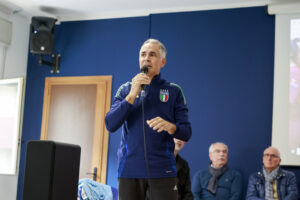 RAGAZZE CON IN TACCHETTI-13