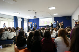 RAGAZZE CON IN TACCHETTI-19