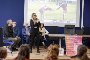 RAGAZZE CON IN TACCHETTI-17